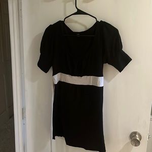 Cute black and white tie in the back shirt